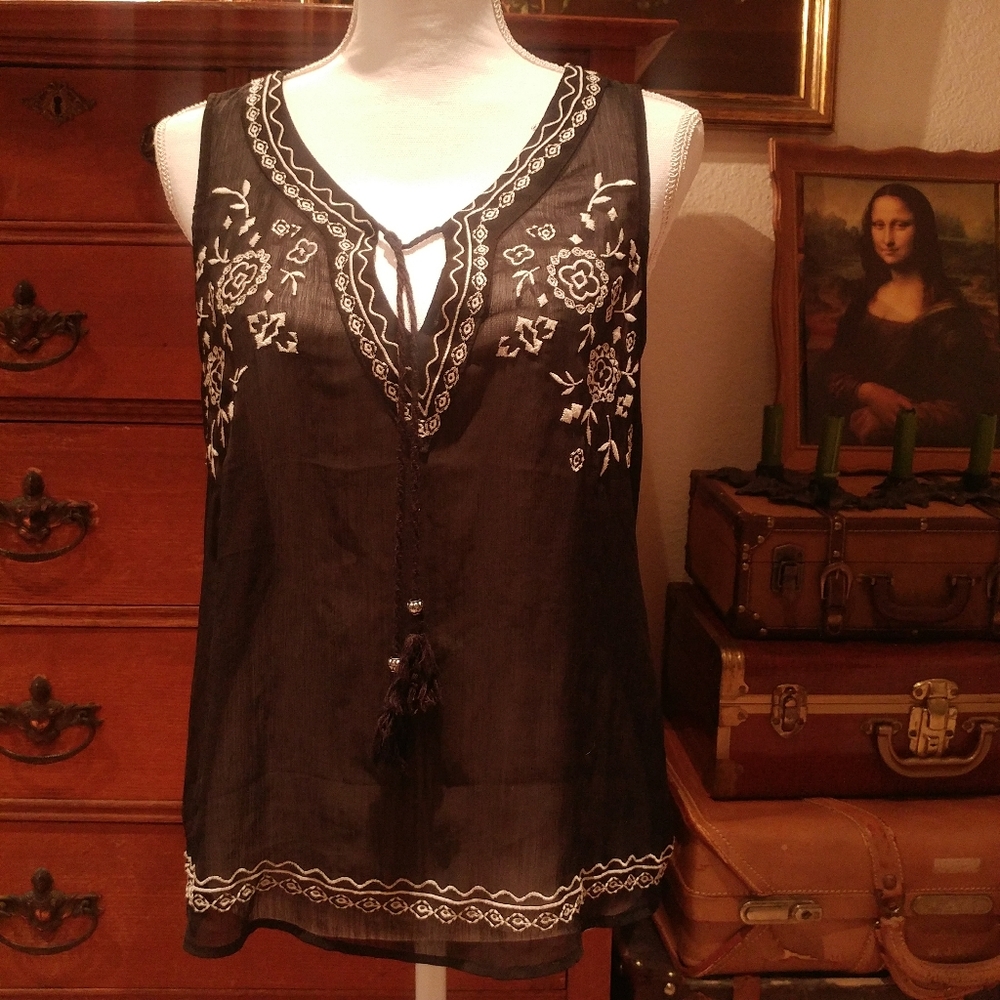 🌸Wet Seal black and white chiffon top